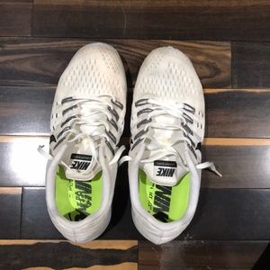 Size 9.5 White & Black Nike Lunartempo